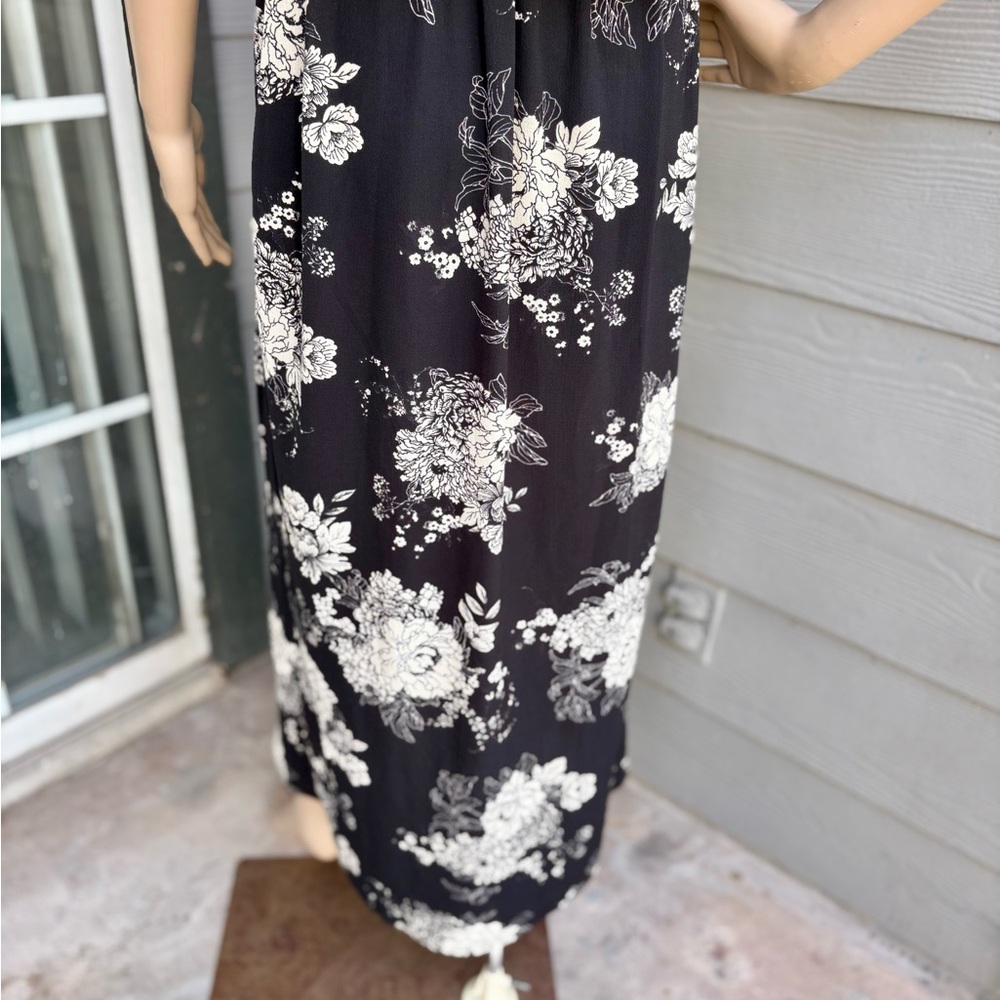 Monteau Black and Cream Floral Maxi Dress - Picture 7 of 9